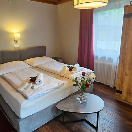 Steinwender Elisabeth * Feld am See